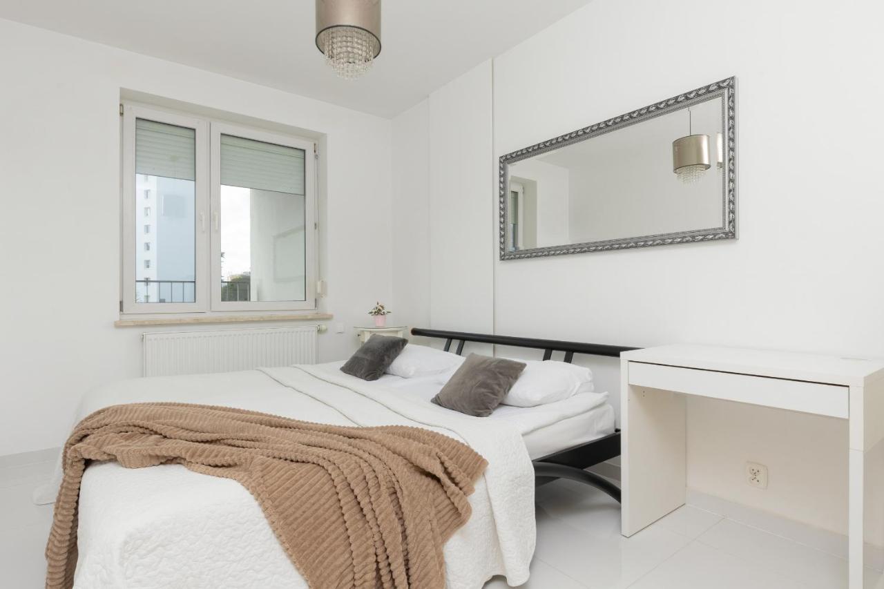 Metro Targowek Spacious Apartment With Parking By Noclegi Renters Warszawa Zewnętrze zdjęcie