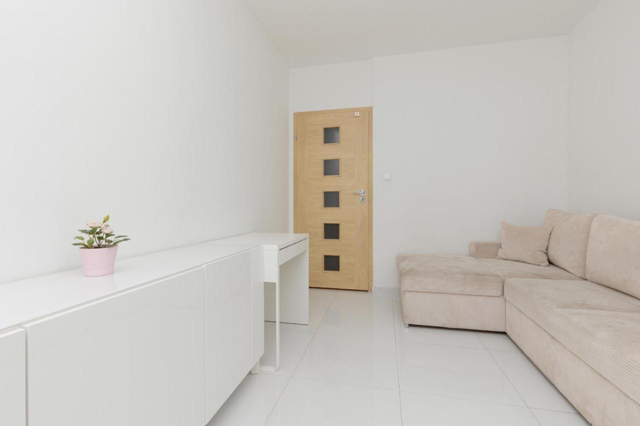 Metro Targowek Spacious Apartment With Parking By Noclegi Renters Warszawa Zewnętrze zdjęcie