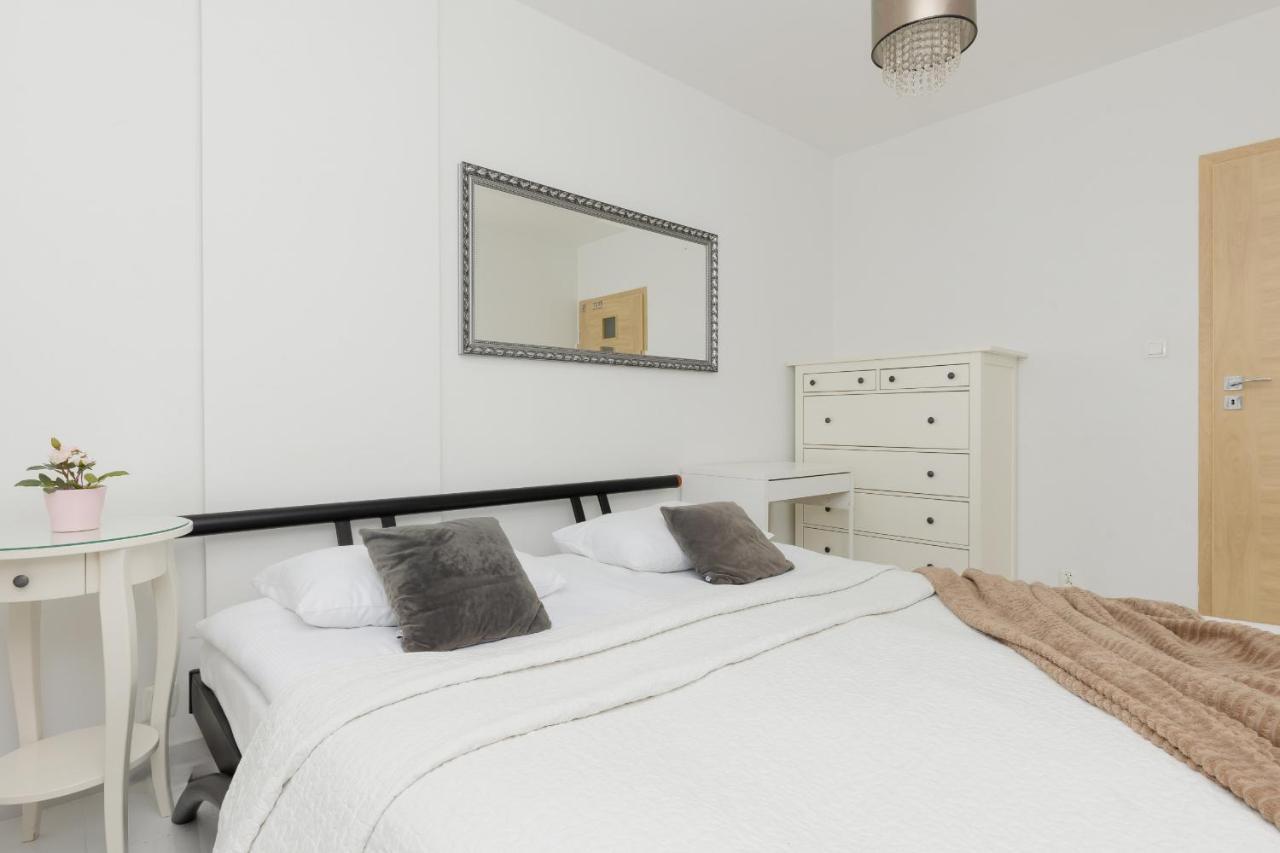 Metro Targowek Spacious Apartment With Parking By Noclegi Renters Warszawa Zewnętrze zdjęcie